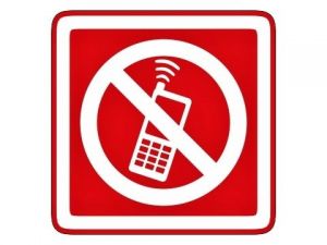 piktogram zákaz telefonování červený